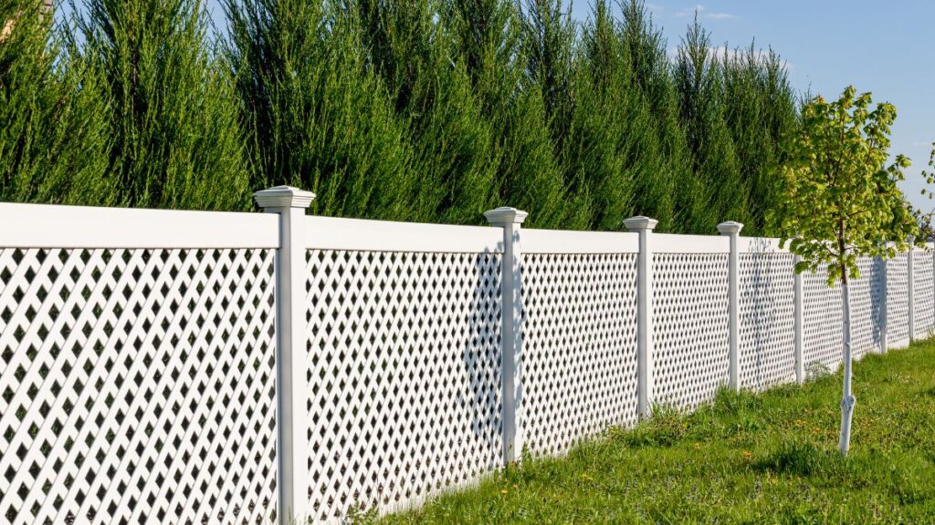 cleaning vinyl fence