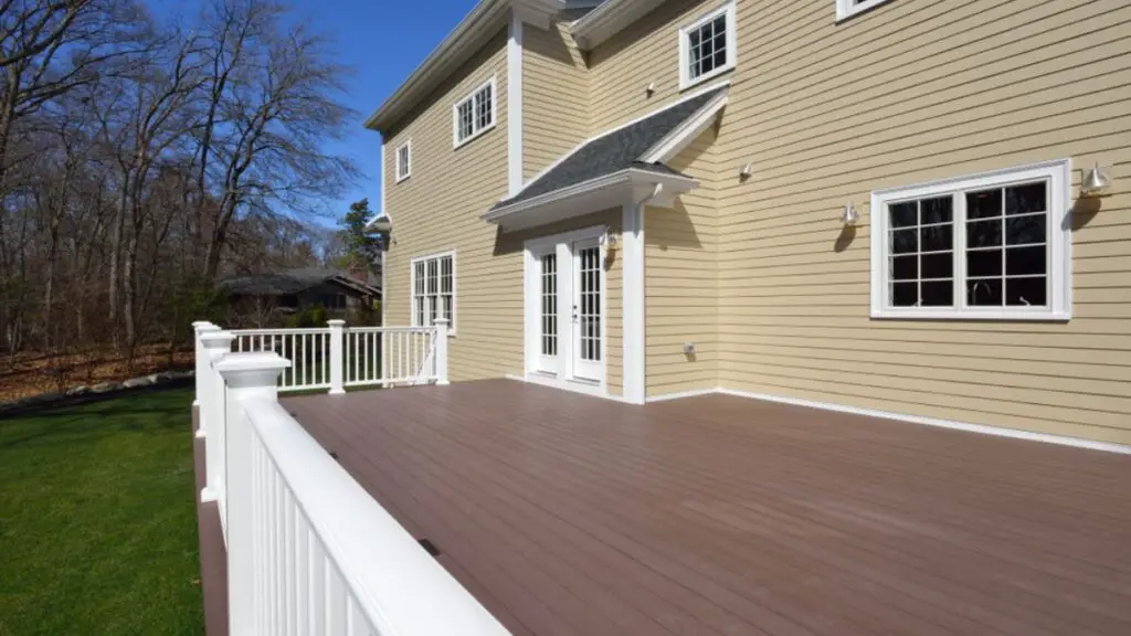composite trex decking with white railing