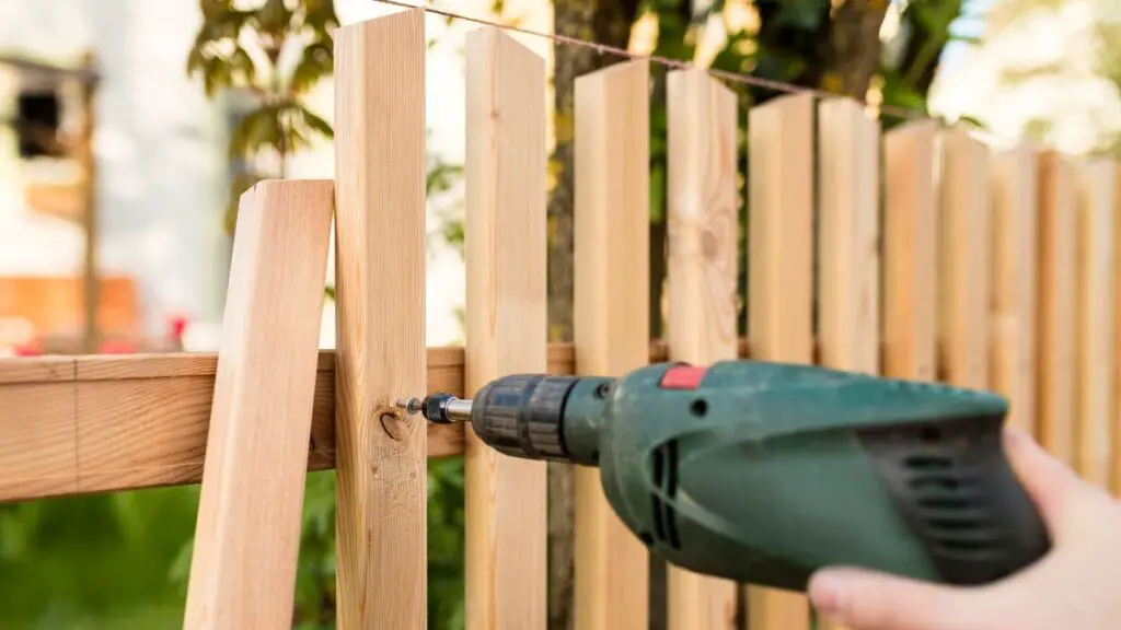 fence building