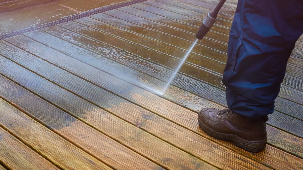 how to clean a wood deck naturally