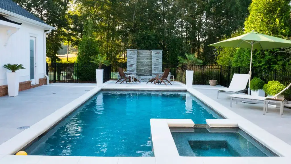 benefits of a saltwater pool